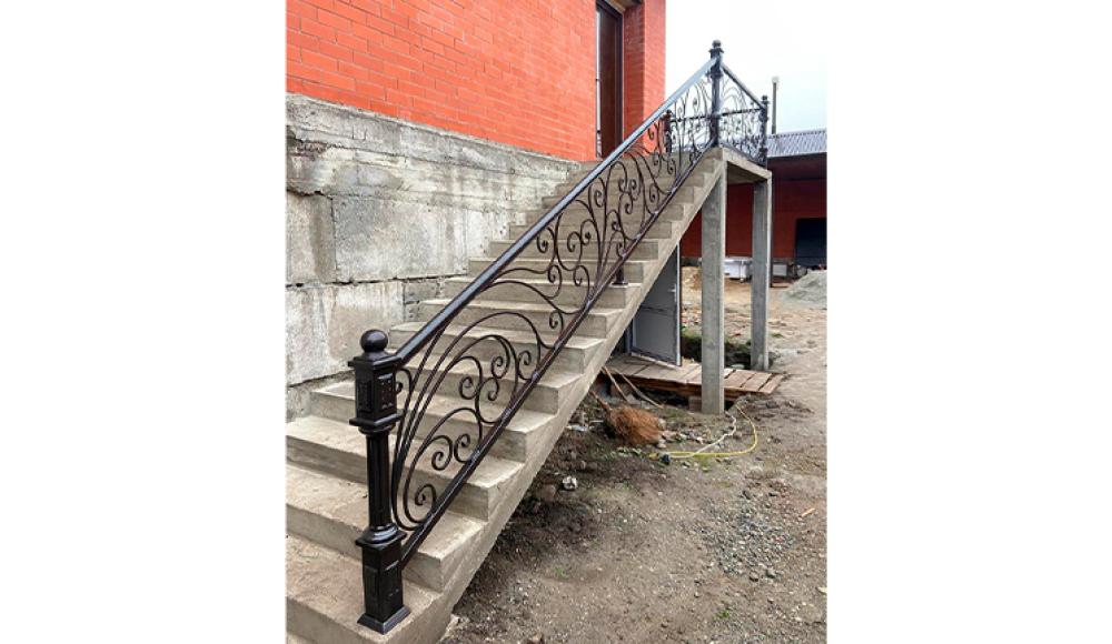 ИЗГОТОВЛЕНИЕ ВОРОТ, ПЕРИЛ, НАВЕСОВ, КОЗЫРЬКОВ