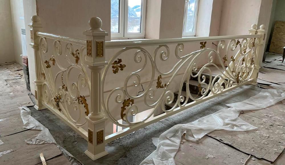 ИЗГОТОВЛЕНИЕ ВОРОТ, ПЕРИЛ, НАВЕСОВ, КОЗЫРЬКОВ