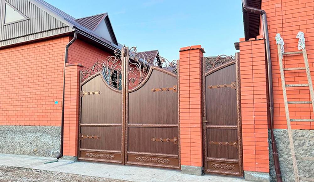 ИЗГОТОВЛЕНИЕ ВОРОТ, ПЕРИЛ, НАВЕСОВ, КОЗЫРЬКОВ