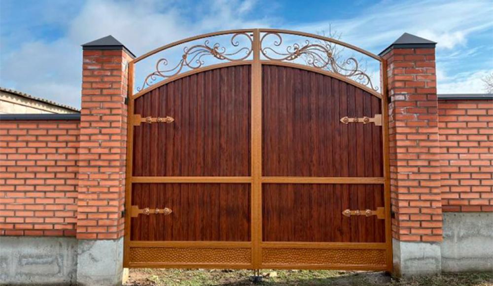 ИЗГОТОВЛЕНИЕ ВОРОТ, ПЕРИЛ, НАВЕСОВ, КОЗЫРЬКОВ